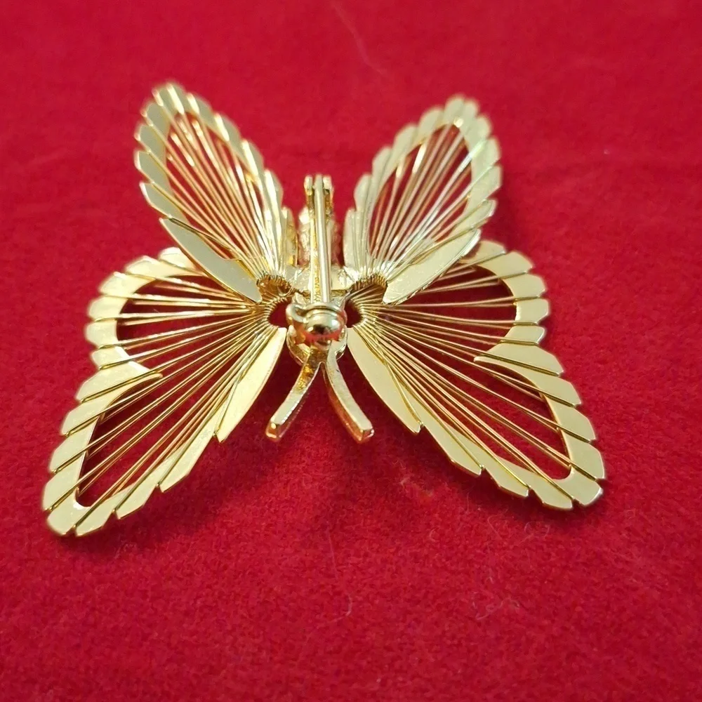 Vintage Monet butterfly brooch gold tone wire wings insect moth jewelry pin - Picture 10 of 10